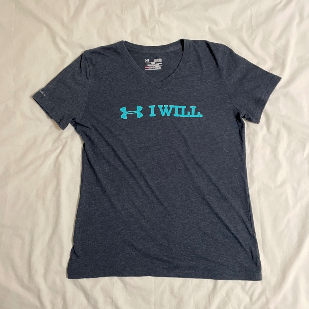 Medium Loose Fit Under Armor Heat Gear T-Shirt. Gray.